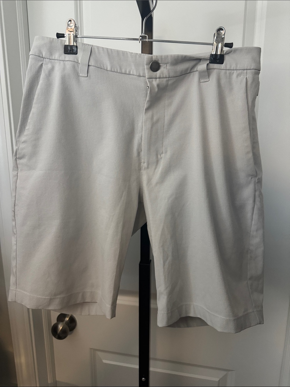 lululemon athletica Men's Light Gray Performance Flat-Front Shorts